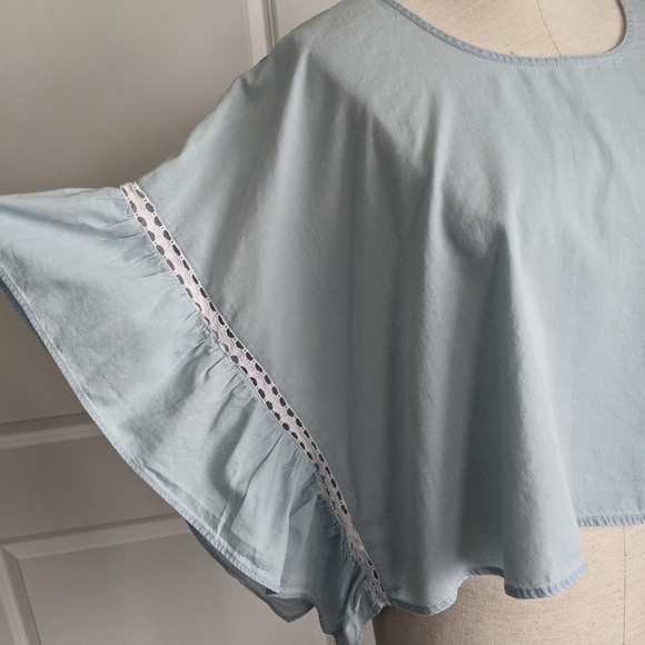 BCBGeneration Top Cropped Ruffled Short Sleeve White Eyelet Chambray Blue L NWT - Picture 11 of 16
